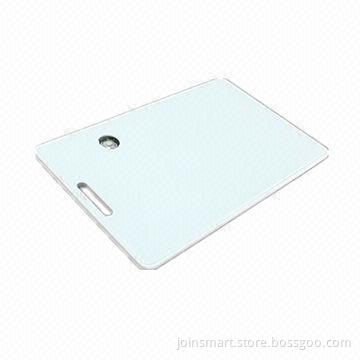 RFID active electronic tag, used in identification, locating and tracking system